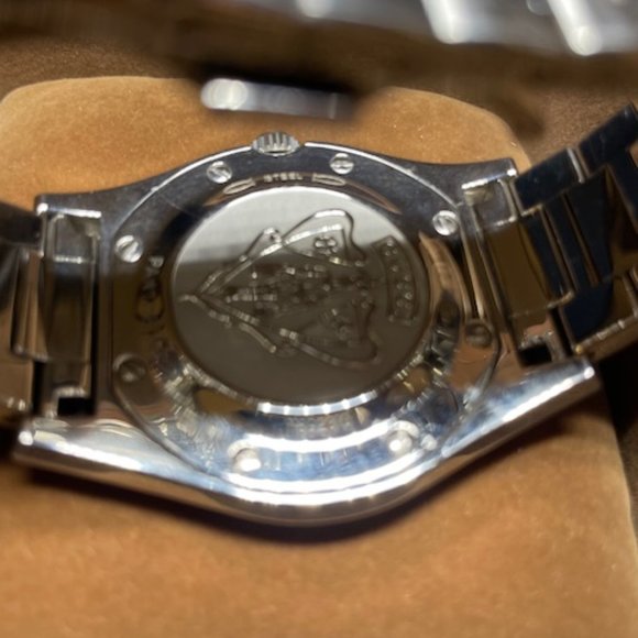 Gucci Pantheon Men's Watch - Picture 5 of 6